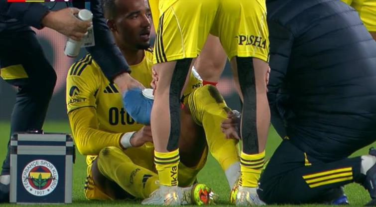 Fenerbahçe'de Archie Brown Şoku! İşte Sahalardan Uzak Kalacağı Süre (1)