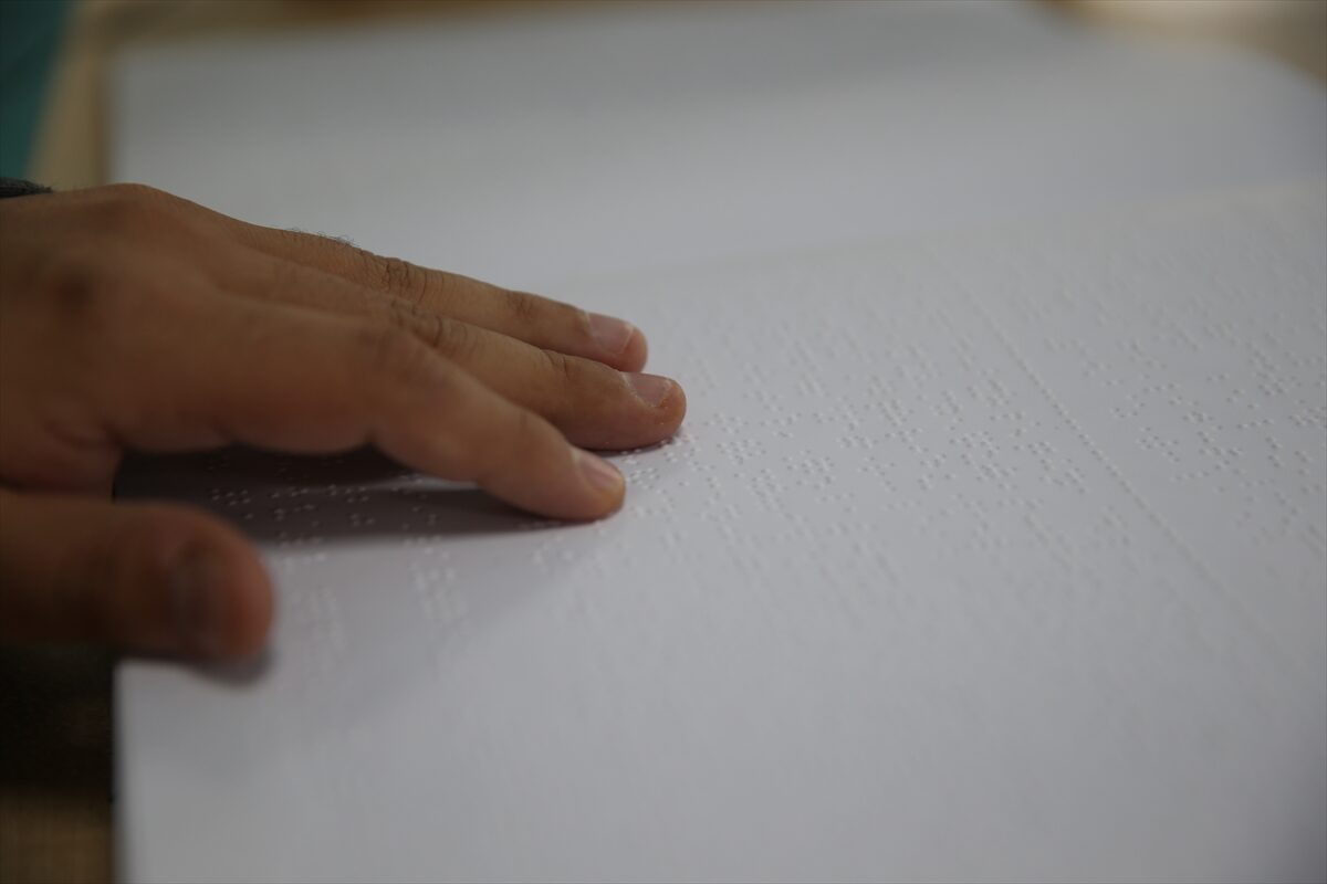 Görme Engelli Hafız Öğrencileri Kur'an I Kerim Ile Tanıştırıyor (1)