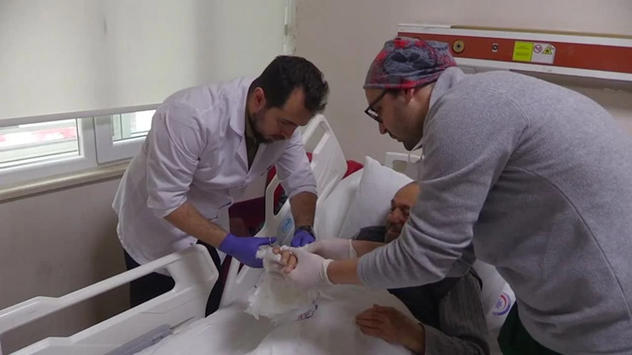 İki Hastanın Bacaklarından Alınan Kemik Ve Deri Içeren Dokular El Ve Ayağa Nakledildi-1