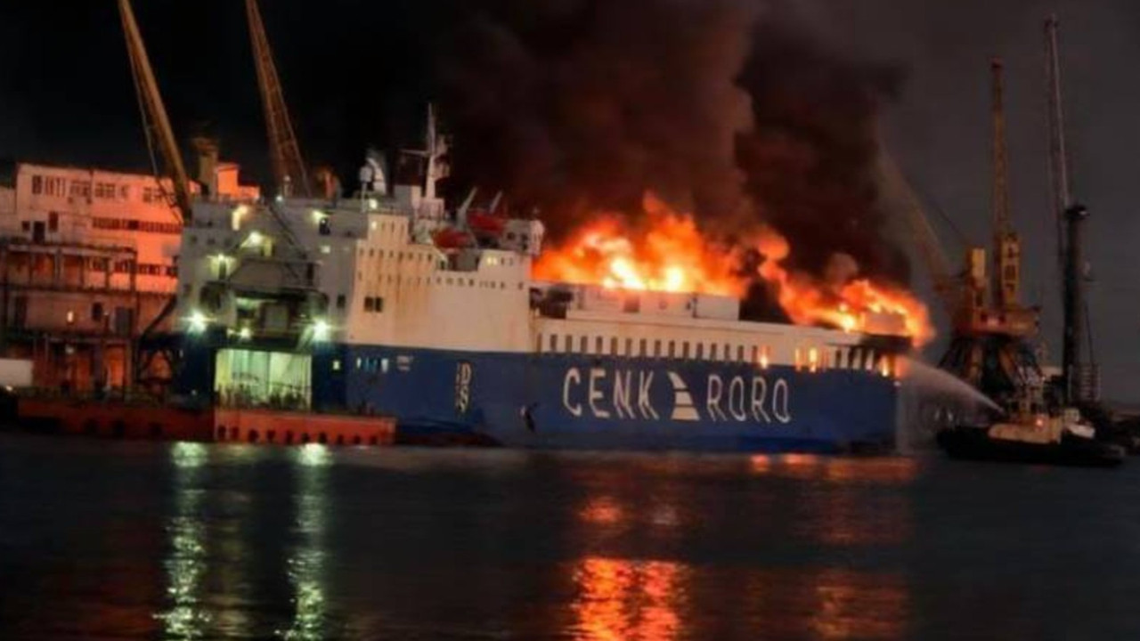 Karadeniz'de Sıcak Saatler Mv Cenk T Adlı Türk Gemisi Tahliye Sırasında Vuruldu! (2)