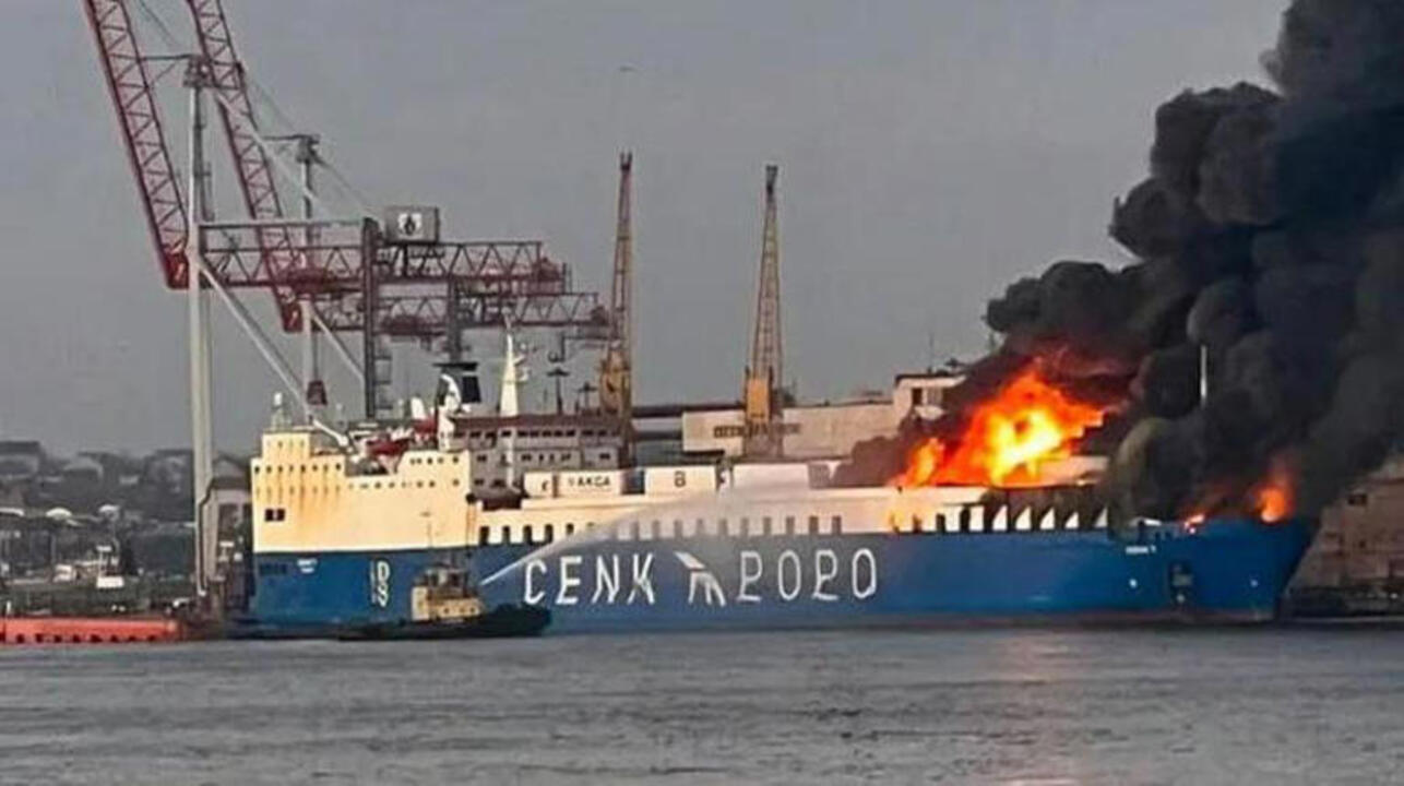 Karadeniz'de Sıcak Saatler Mv Cenk T Adlı Türk Gemisi Tahliye Sırasında Vuruldu!-5