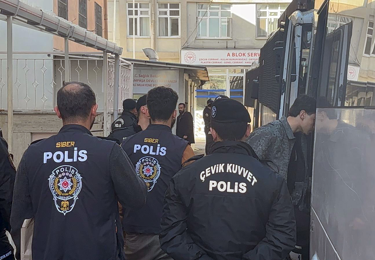 Mert Hakan Yandaş Ve Ahmet Çakar Sağlık Kontrolünden Geçirildi İşte Görüntüler (3)-1