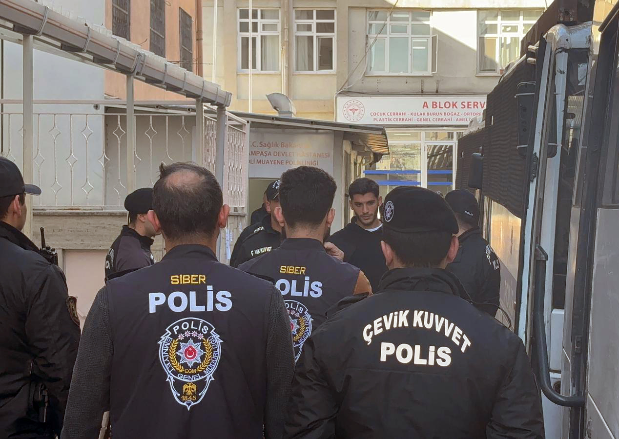 Mert Hakan Yandaş Ve Ahmet Çakar Sağlık Kontrolünden Geçirildi İşte Görüntüler (6)