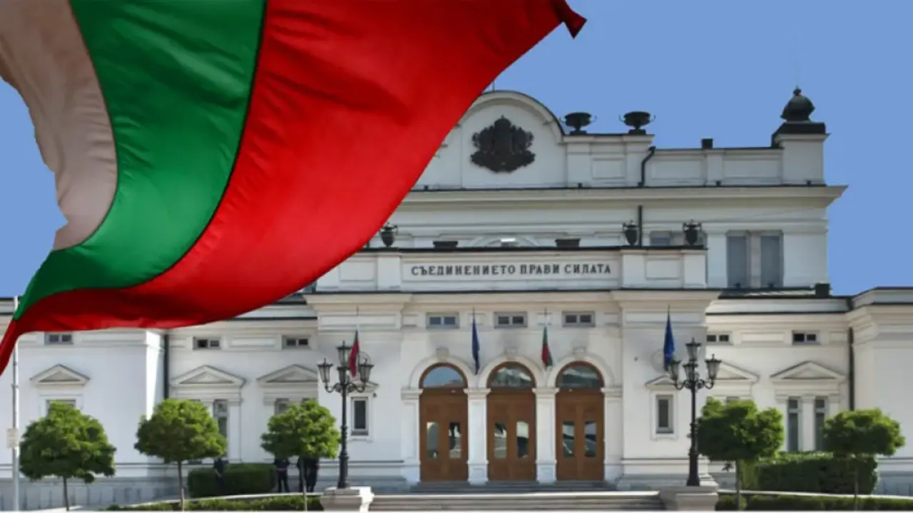 Protestolar Hükümeti Düşürdü Başbakan Jelyazkov Istifa Etti!-1