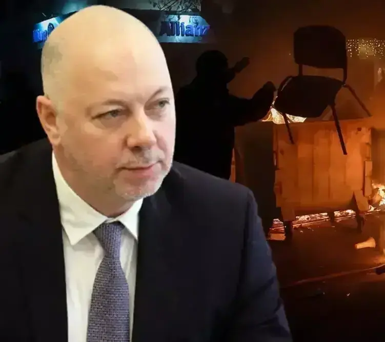 Protestolar Hükümeti Düşürdü Başbakan Jelyazkov Istifa Etti! (2)