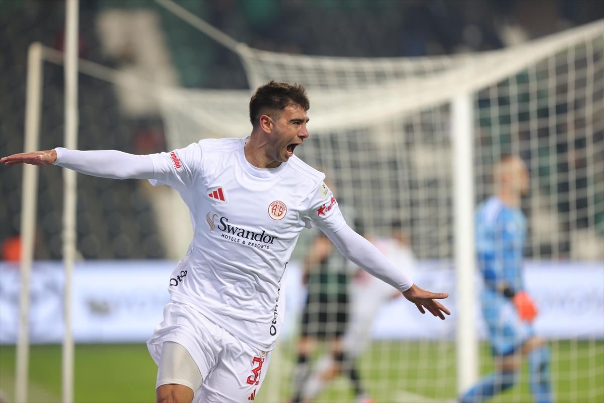 Süper Lig'de Açılış Nefes Kesti Kocaelispor Antalyaspor'u Mağlup Etti (3)