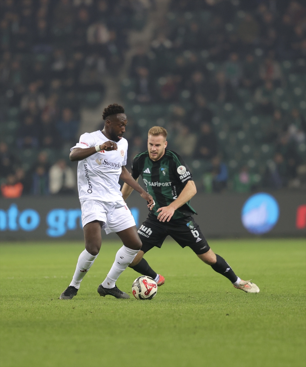 Süper Lig'de Açılış Nefes Kesti Kocaelispor Antalyaspor'u Mağlup Etti (9)