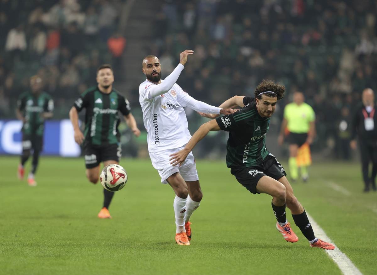 Süper Lig'de Açılış Nefes Kesti Kocaelispor Antalyaspor'u Mağlup Etti