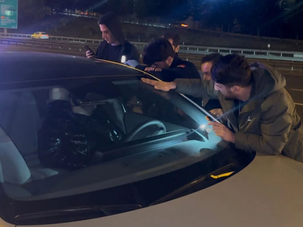 Tem’de Sol Şeritte Tehlikeli Anlar Uyuyakalan Sürücü Baltayla Uyandırıldı2