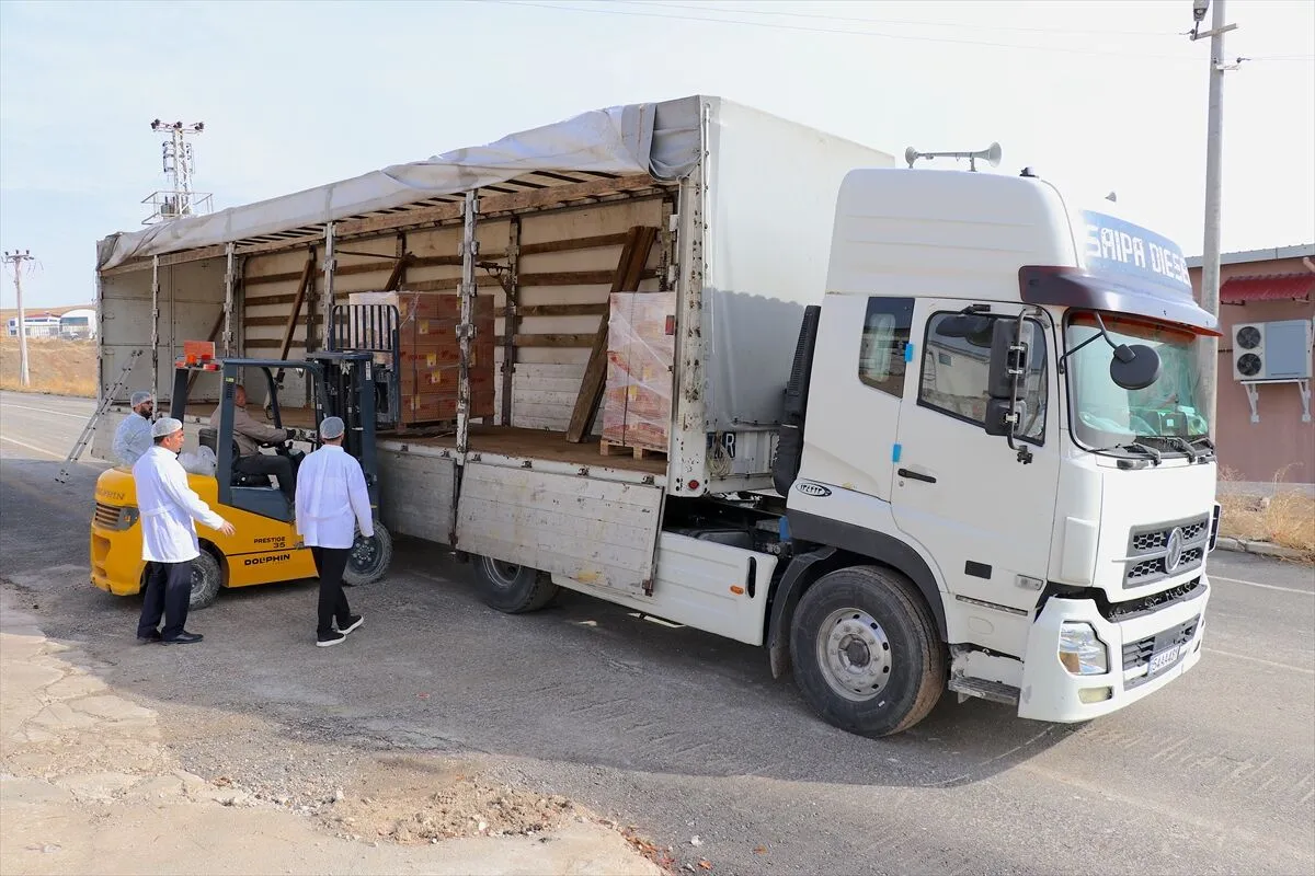 Vanlı Arıcı Dubai'ye 16,5 Ton Petek Bal Sattı (4)