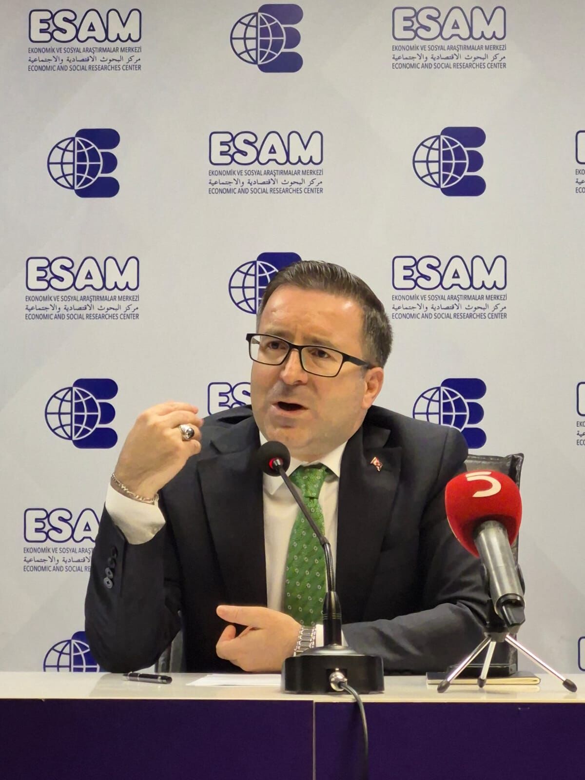 Esam Geleneksel Çarşamba Konferansları’nda Abd'nin Dış Politikası Tartışıldı “Trump Demokrasiyi Değil Sisteme Uyumu Önemsiyor!” (2)