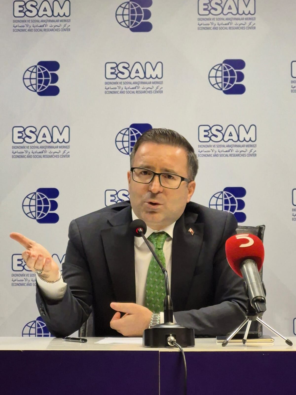 Esam Geleneksel Çarşamba Konferansları’nda Abd'nin Dış Politikası Tartışıldı “Trump Demokrasiyi Değil Sisteme Uyumu Önemsiyor!” G
