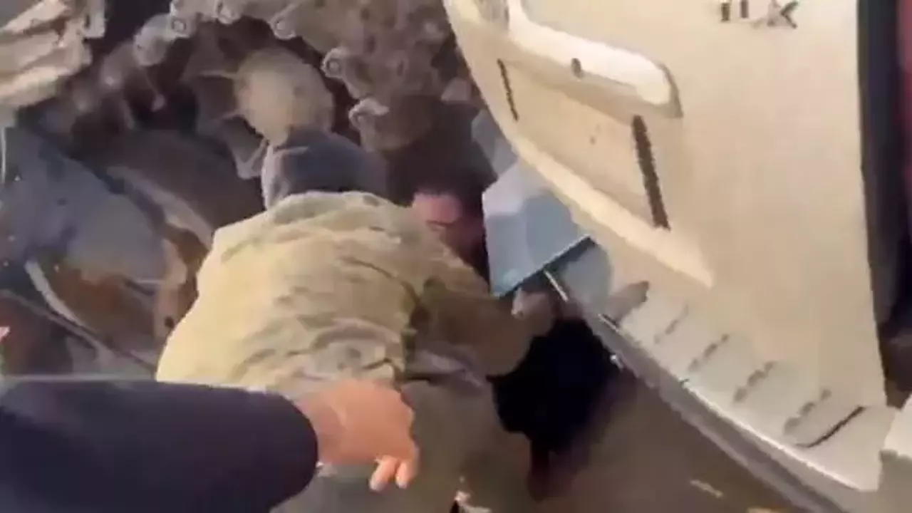 Halep'te Tank Dehşeti Canlı Yayında Gazeteci Ölümden Döndü!-2