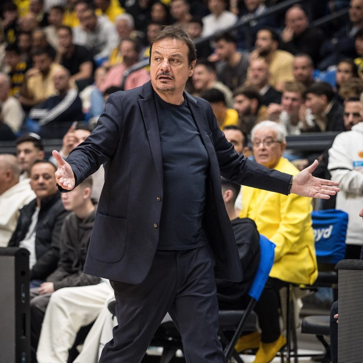 İsrail'de Ergin Ataman'a Çirkin Saldırı Bayrak Açıp Küfür Yağdırdılar! (3)