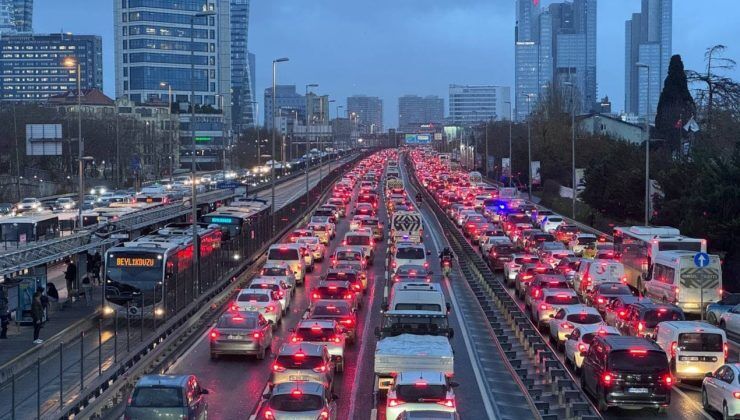 İstanbul'da Akşam Saatlerinde Trafik Yoğunluğu Yüzde 71'E Çıktı