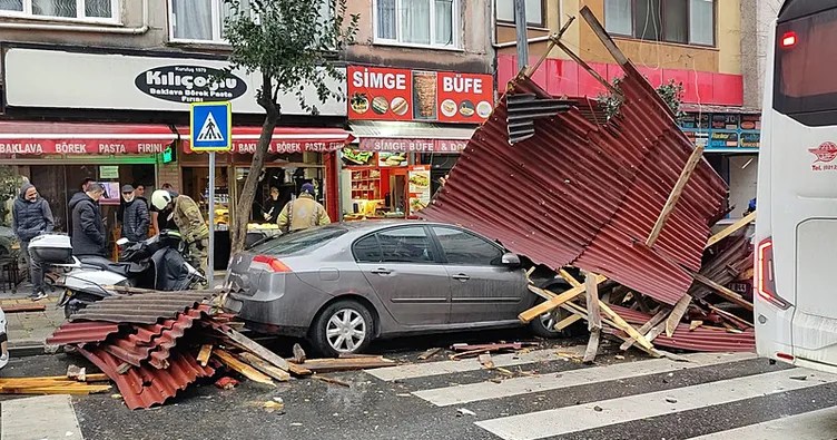 İstanbul'u Fırtına Vurdu! İşte Dehşet Veren Manzaralar (1)-3