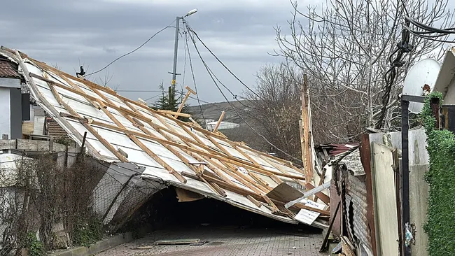 İstanbul'u Fırtına Vurdu! İşte Dehşet Veren Manzaralar (2)-3
