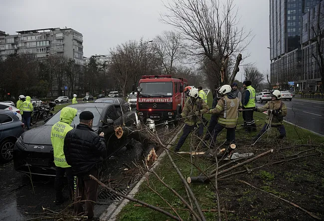 İstanbul'u Fırtına Vurdu! İşte Dehşet Veren Manzaralar (3)-3