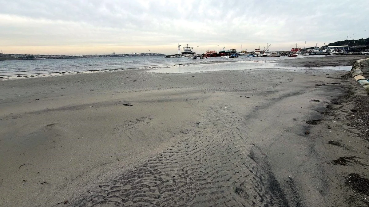 Marmara Denizi 50 Metre Geri Çekildi Tekneler Karaya Oturdu, Adacıklar Oluştu!