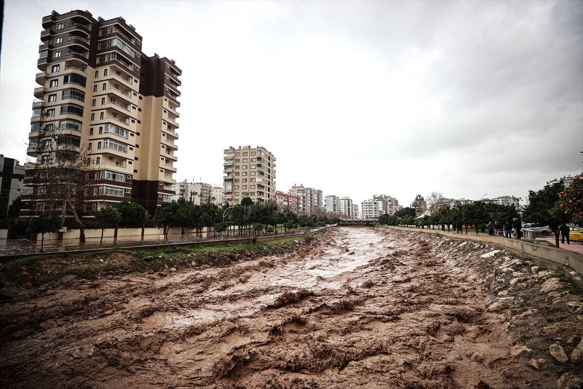 Mersin Sele Teslim Köprü Çöktü, Araçlar Sulara Gömüldü (2)