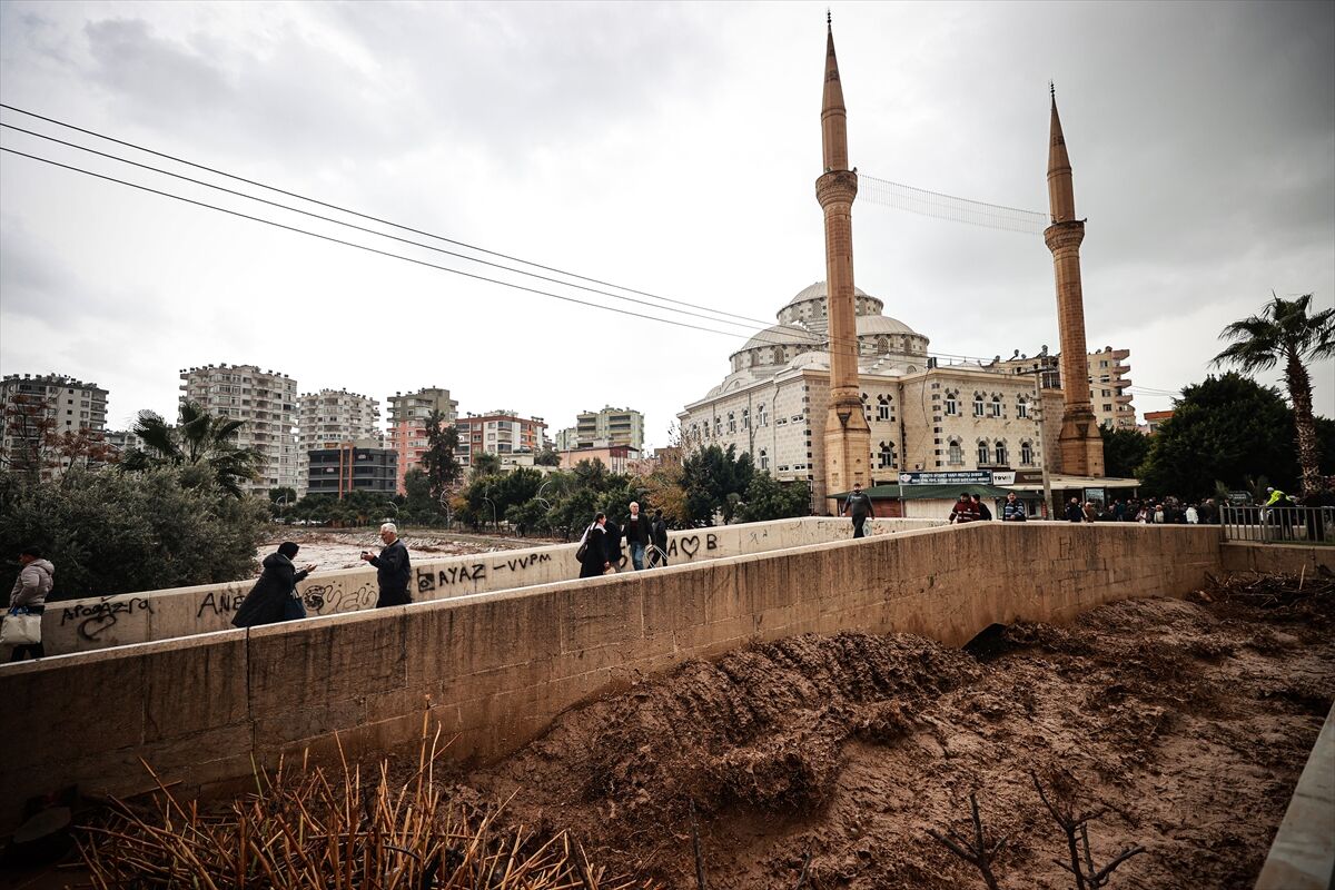 Mersin Sele Teslim Köprü Çöktü, Araçlar Sulara Gömüldü (3)