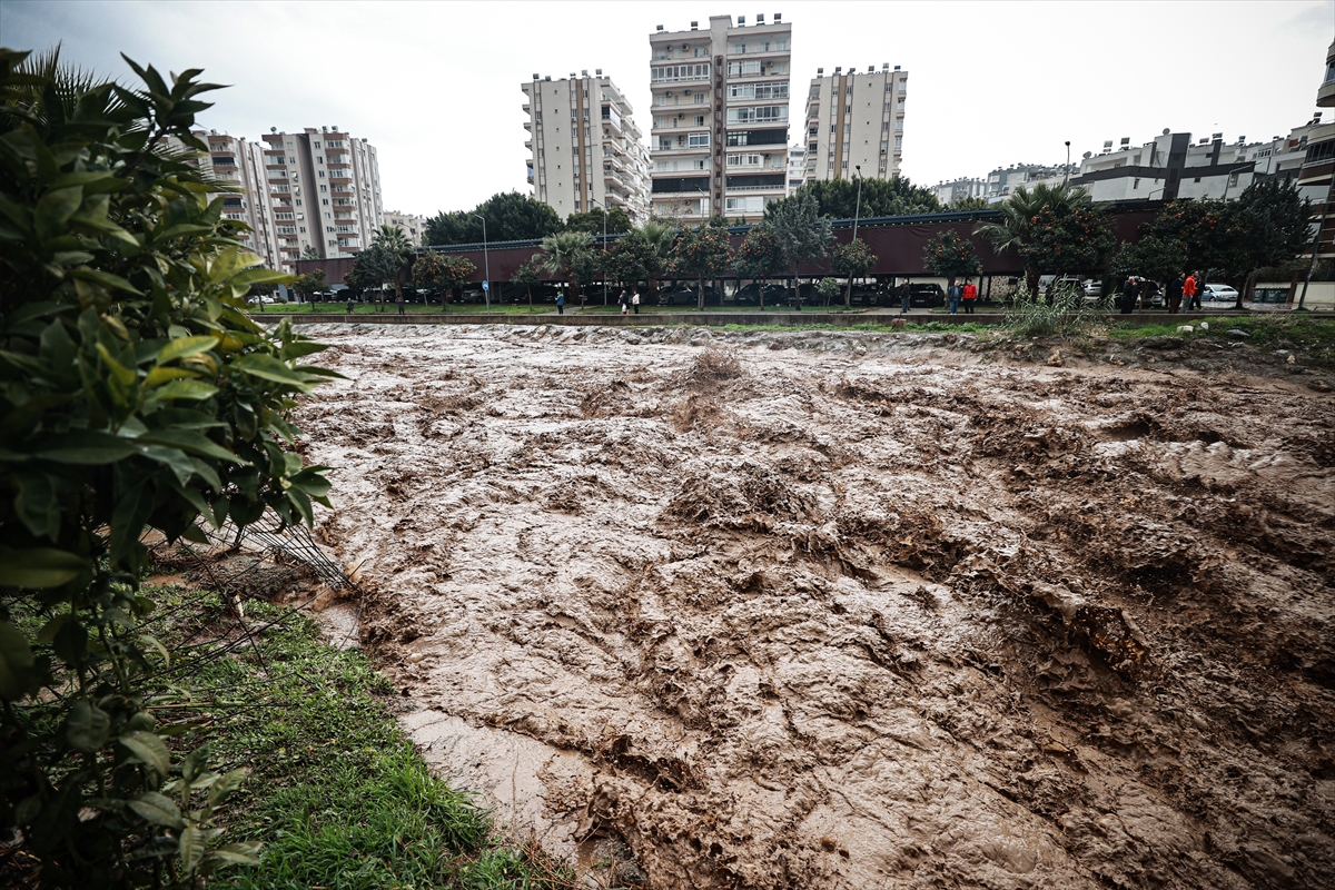 Mersin Sele Teslim Köprü Çöktü, Araçlar Sulara Gömüldü (4)