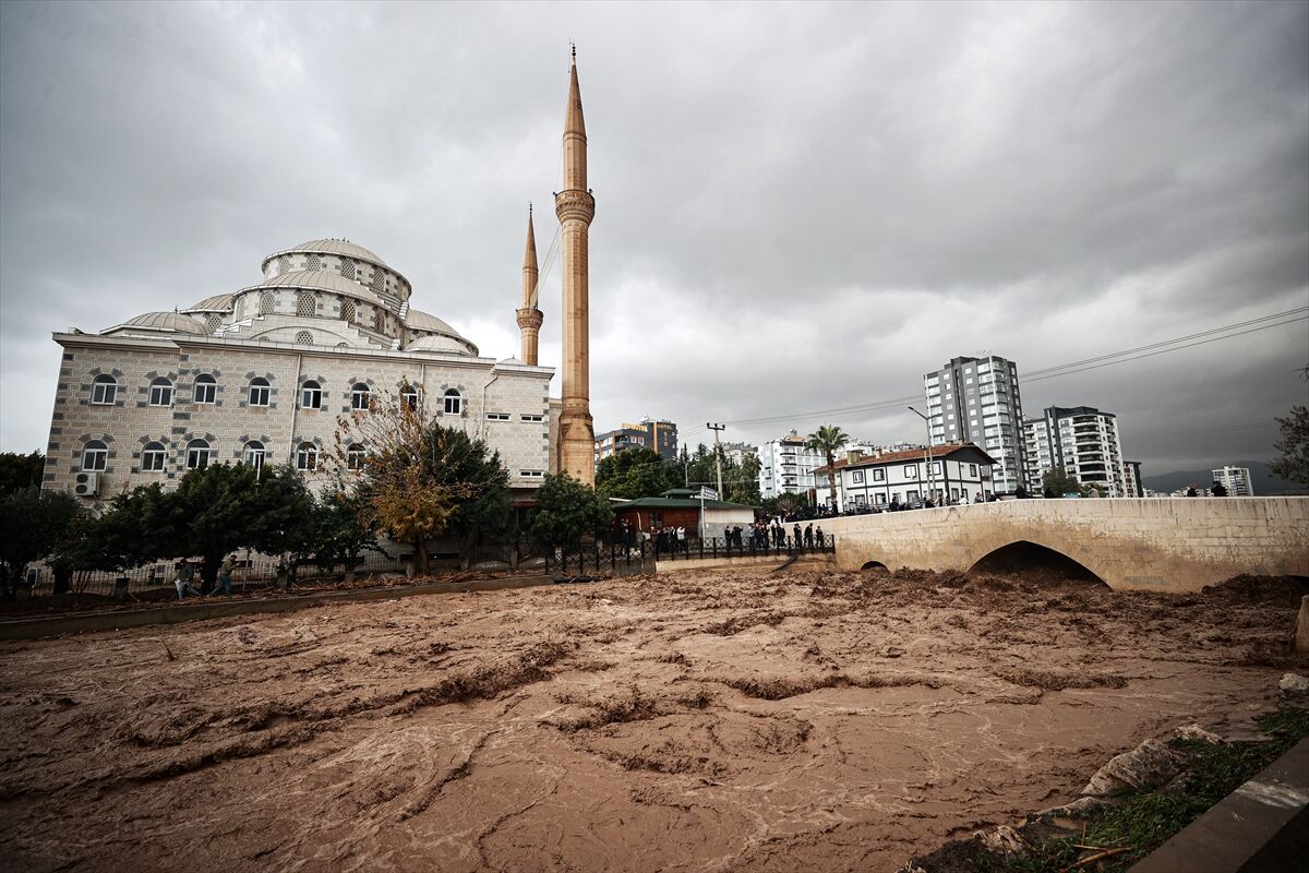 Mersin Sele Teslim Köprü Çöktü, Araçlar Sulara Gömüldü (5)