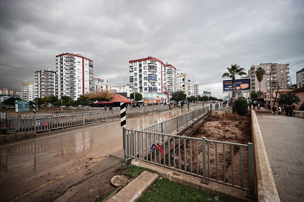 Mersin Sele Teslim Köprü Çöktü, Araçlar Sulara Gömüldü (7)