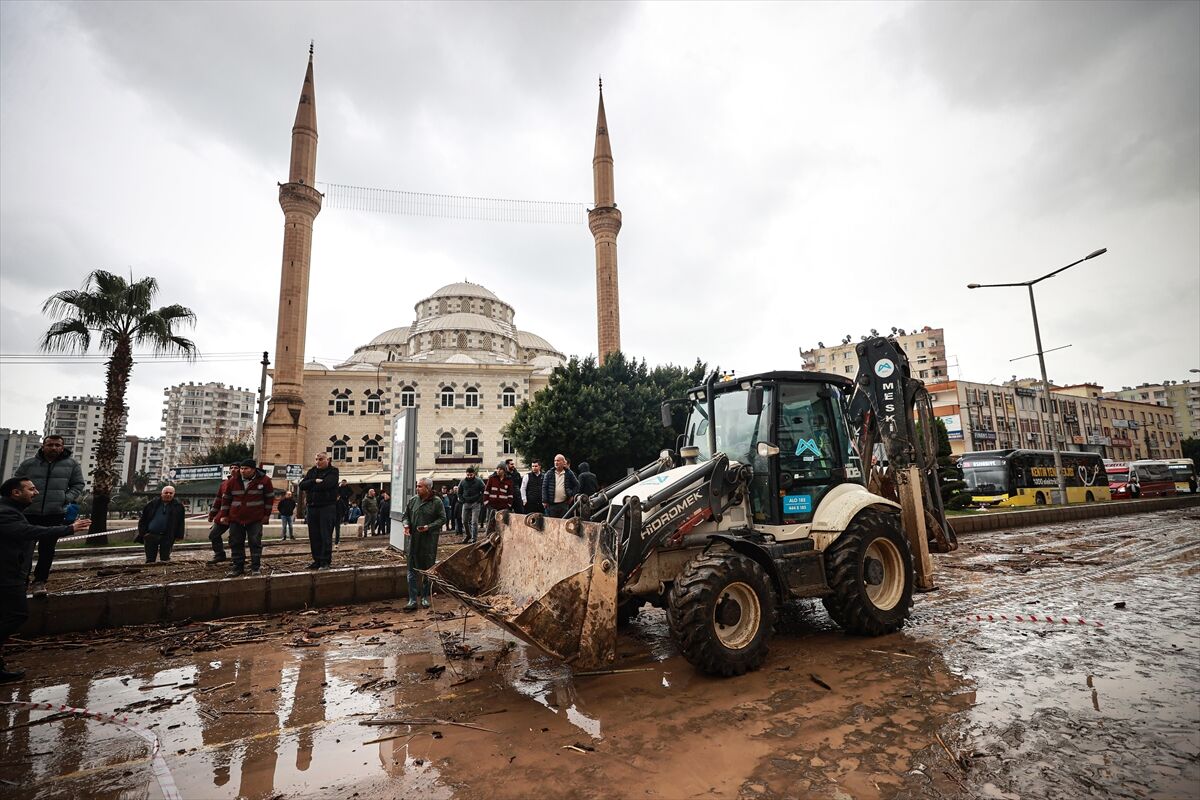 Mersin Sele Teslim Köprü Çöktü, Araçlar Sulara Gömüldü (8)
