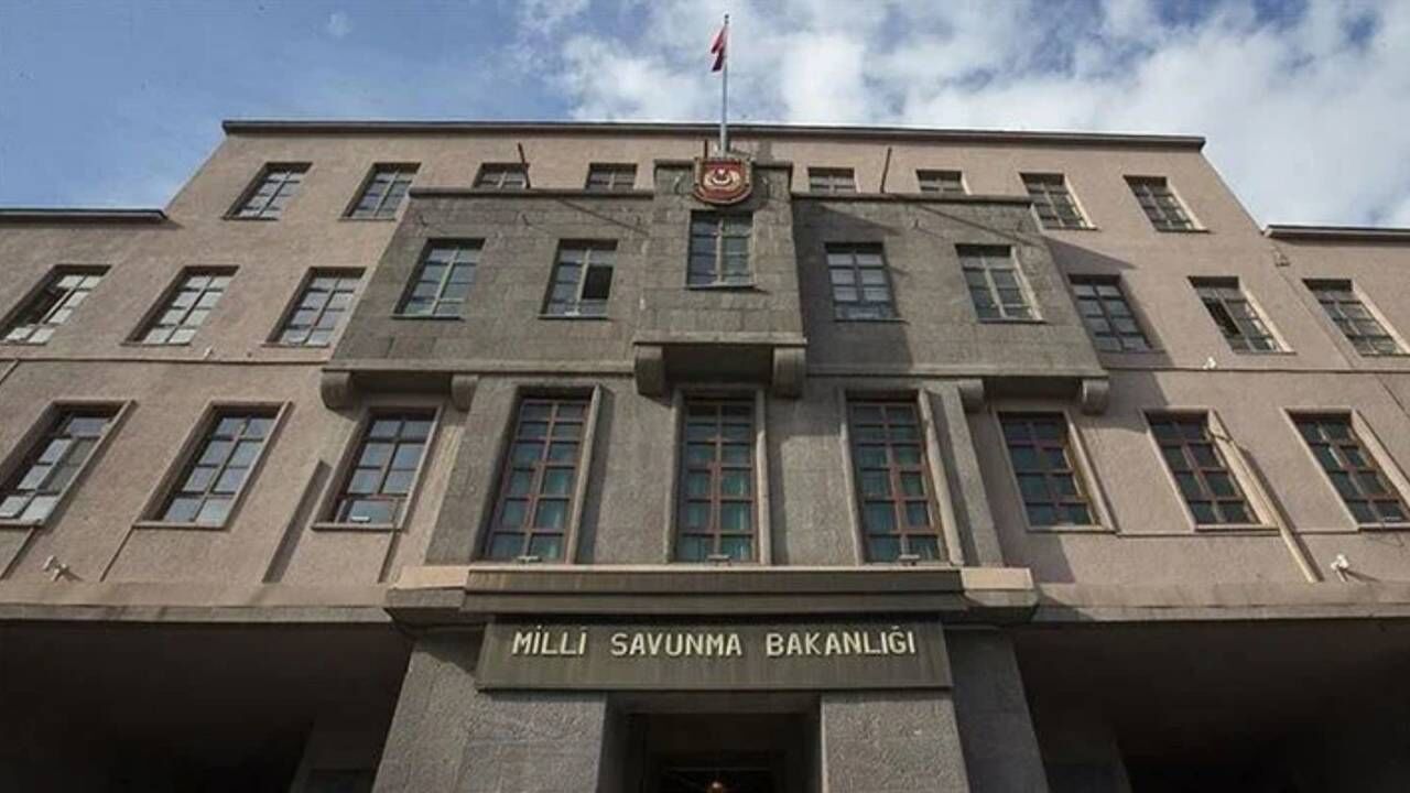 Msb Den Turk Bayraginin Indirilmesiyle Ilgili Aciklama Organize Bir Provokasyon 1