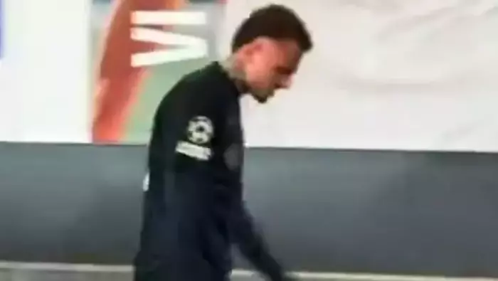 Sarı Kırmızılı Yönetimin Transferinde Mutlu Sona Ulaştığı Noa Lang, Şampiyonlar Ligi Arenasında Yürekleri Ağza Getirdi. Son Saniyelerde Aldığı Darbeyle Yerde Kalan Yıldız Oyuncunun Sekerek Soyunma Odasına G