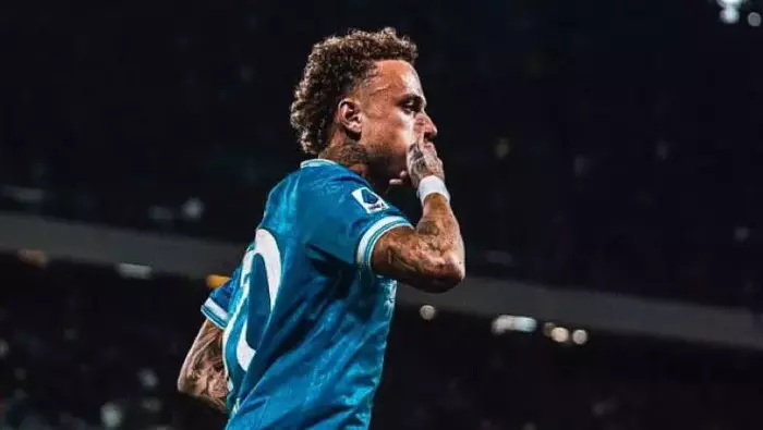 Sarı Kırmızılı Yönetimin Transferinde Mutlu Sona Ulaştığı Noa Lang, Şampiyonlar Ligi Arenasında Yürekleri Ağza Getirdi. Son Saniyelerde Aldığı Darbeyle Yerde Kalan Yıldız Oyuncunun Sekerek Soyunma Odasına Gitm (1)