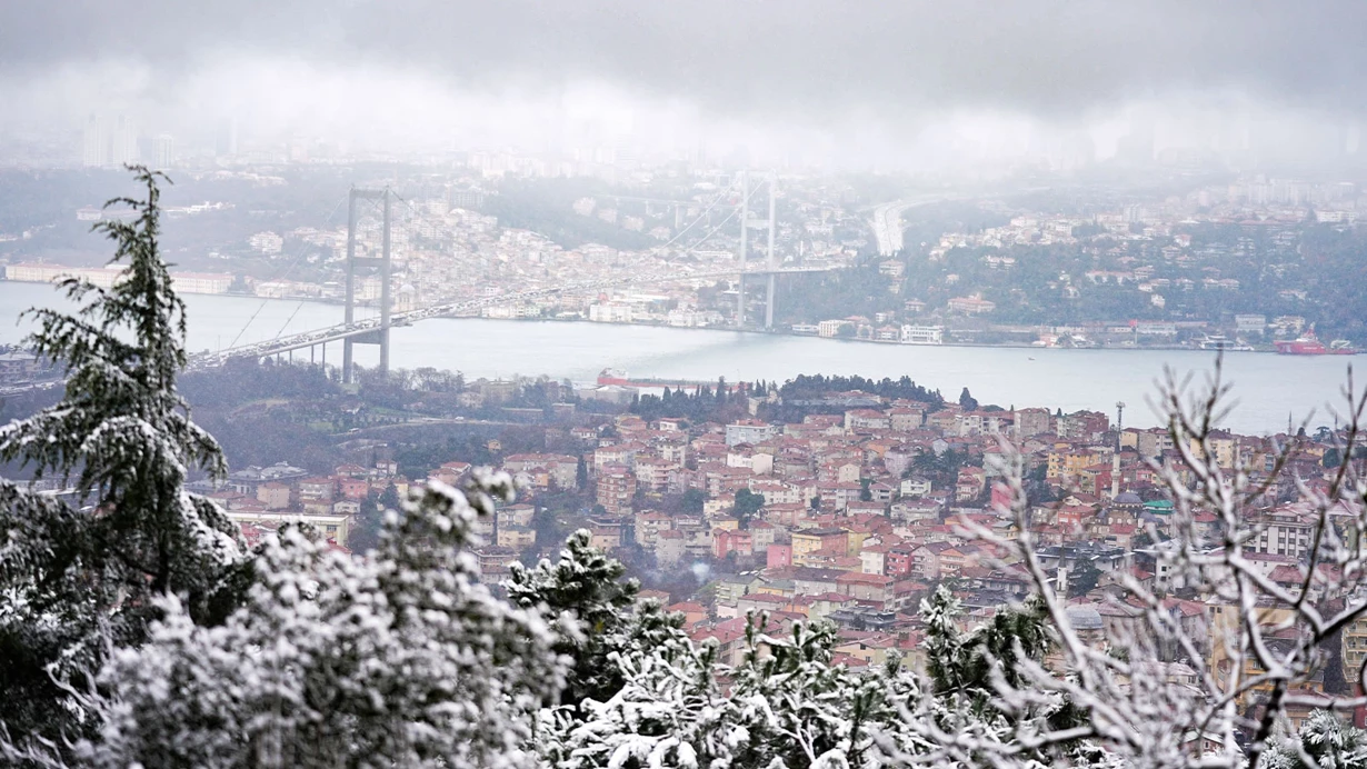 Tem Kilitlendi.. Valilikten Yasak Geldi! İşte İstanbul'dan Kar Manzaraları! (8)