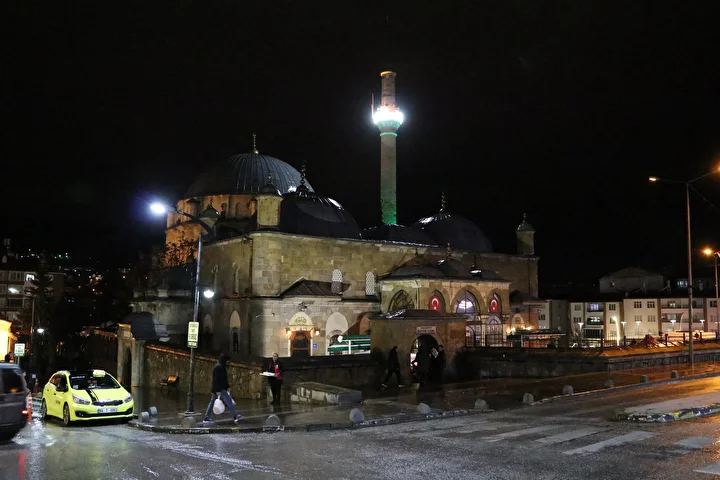 81 Ilde Kandil Heyecanı Berat Gecesi Camiler Doldu Taştı!Y