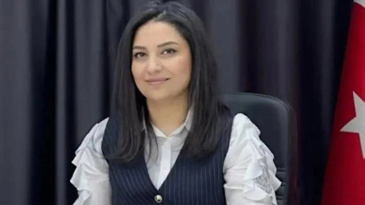 AK Parti'de üst düzey istifa: Zehir zemberek sözlerle ayrıldı