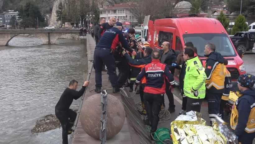 Amasya'da Anne Ve Kızı Yeşilırmak'a Uçtu! (2)