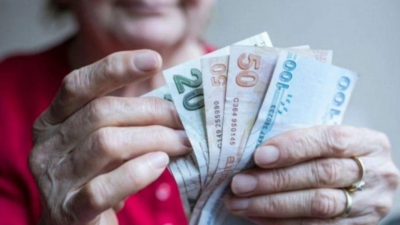 Bayram Ikramiyesi Bekleyen Emeklilere Kötü Haber Geldi! En Fazla O Kadar Verilecek