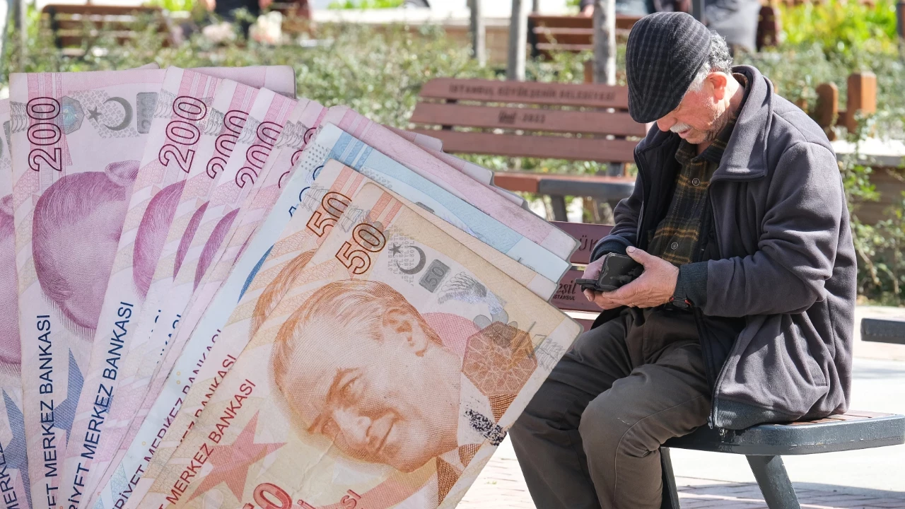 Emekli Bayram Ikramiyesi Bekleyenlere Kötü Haber! En Fazla Bu Kadar Olacak