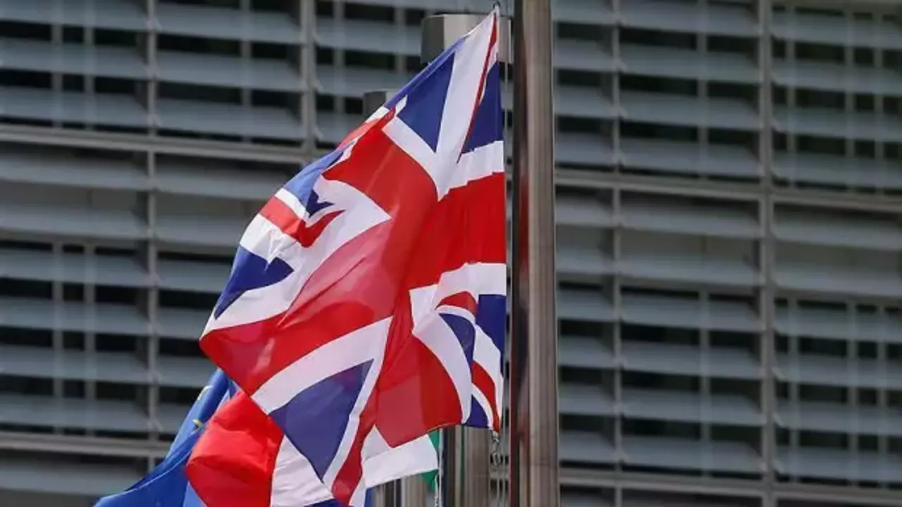 Epstein Çarkı Londra’yı Yutuyor Özel Kalemden Sonra Kabine Sekreteri De Istifa Etti! (2)