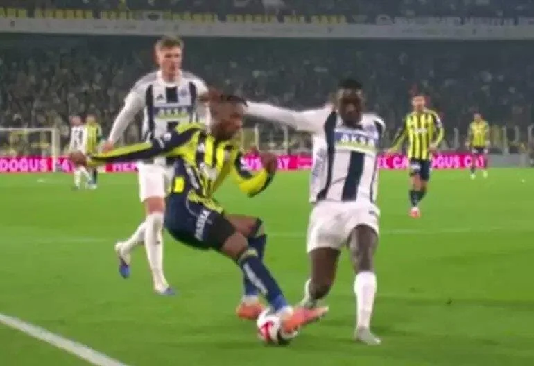 Fenerbahçe Kasımpaşa Tartışmalı Hakem Kararları (2)