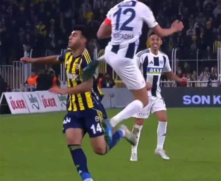 Fenerbahçe Kasımpaşa Tartışmalı Hakem Kararları (4)