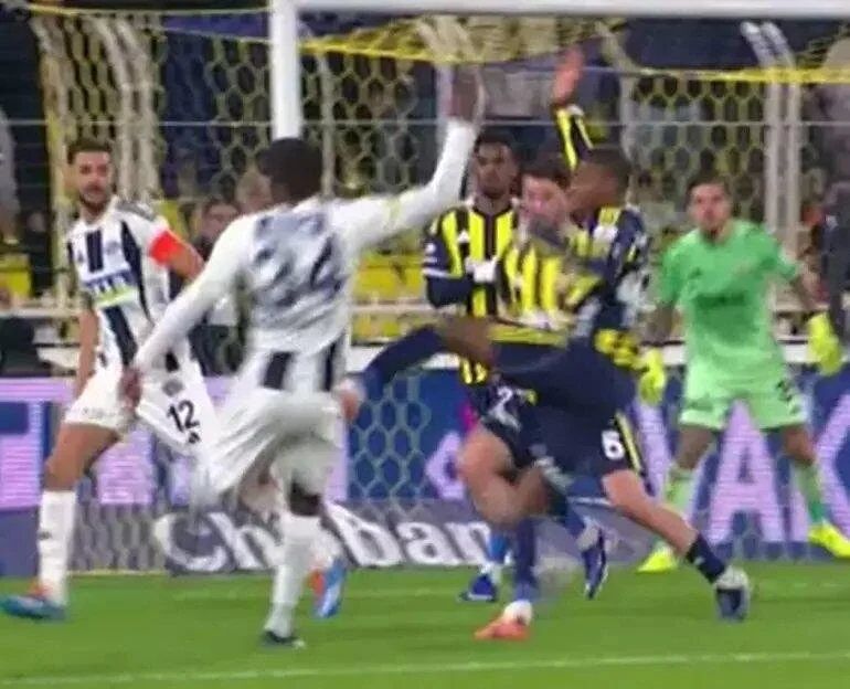 Fenerbahçe Kasımpaşa Tartışmalı Hakem Kararları (5)