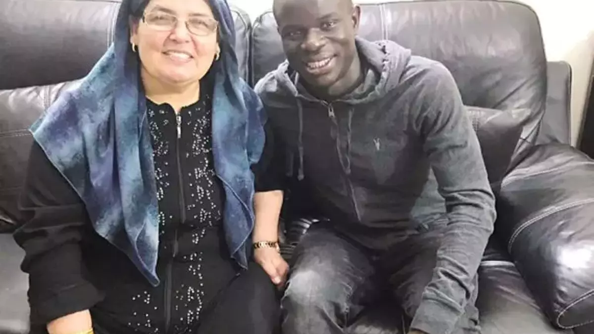 Kante'nin 'Hatun Anne'sinden Açıklama! Namazlı, Abdestli, Mütevazi Bir Çocuk (19)
