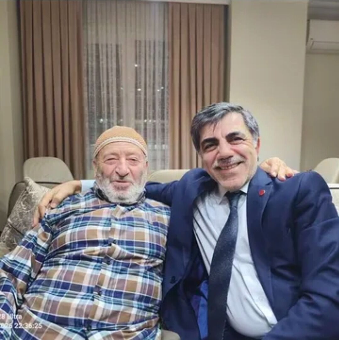Necmettin Erbakan Gözaltında Iken Sizler Nasıl Rahat Ediyorsunuz (1)