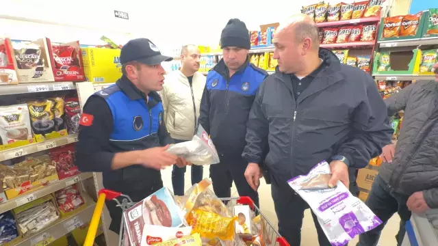 Ramazan Öncesi O Markette Büyük Skandal! 10 Ay Geçmiş Ürün Nasıl Satılabiliyor (1)