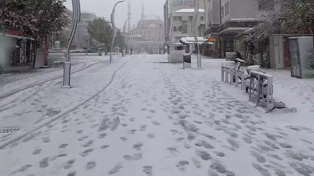 Valilik Uyardı! İstanbul'da 15 Ilçede Kar Ve Fırtına Alarmı Verildi! Okullar Tatil Olur Mu (2)