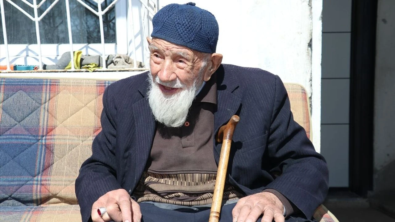 99’Luk Kaya Dede Gençlere Taş Çıkartıyor Tek Ilaç Bile Içmiyor (3)