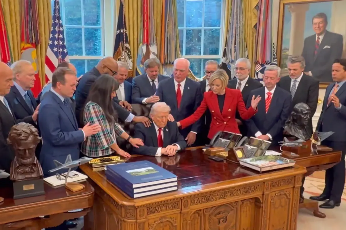 Amerika’da Sapkınlık Bitmez! Oval Ofis’te Evanjelik Ayin (1)-1