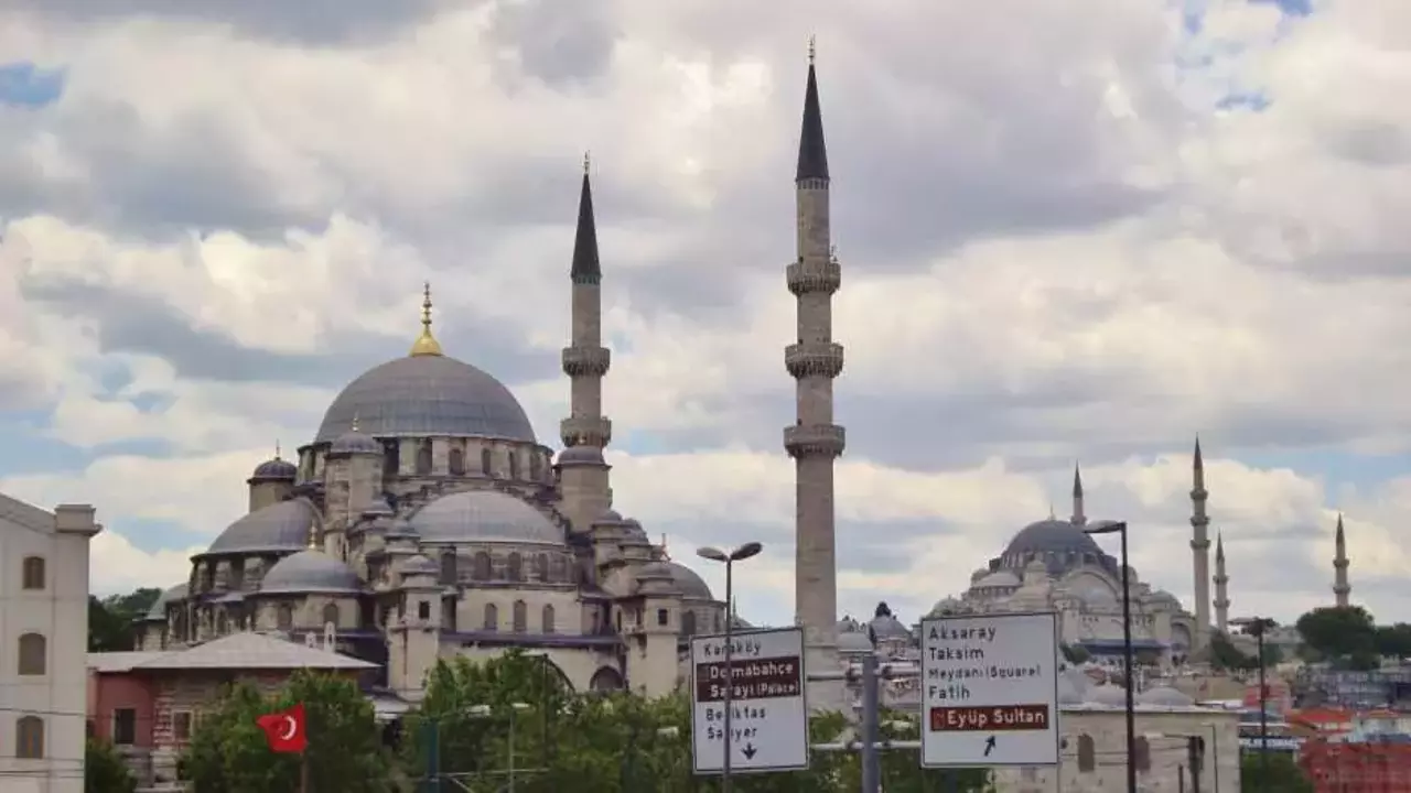 Eyup Sultan Camii Istanbulun Guzide Ibadet Adresi 1589283737 1756