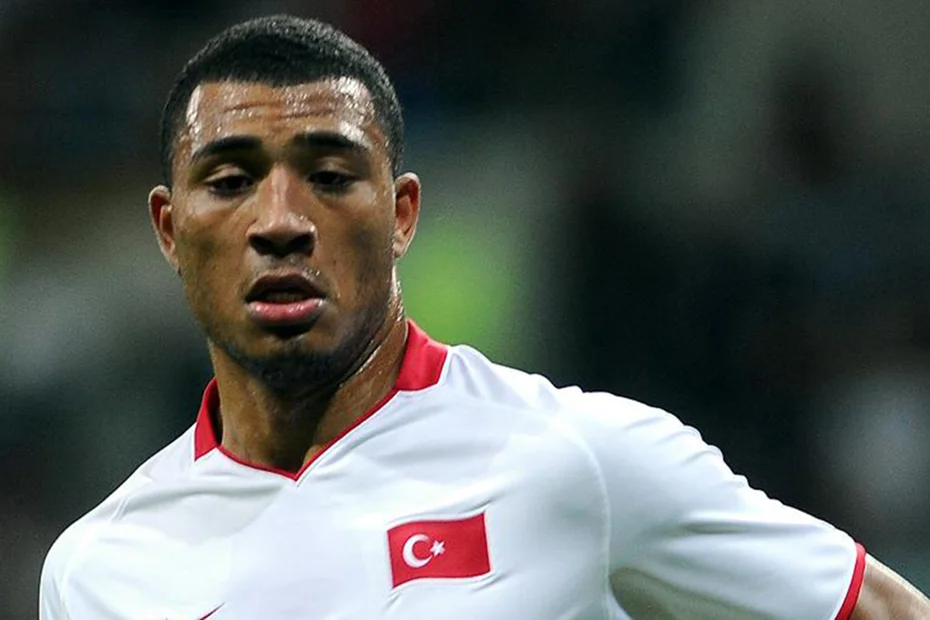Fenerbahçe Ve Galatasaray'ın Eski Yıldızı Teknik Direktör Oldu İşte Colin Kazım'ın Yeni Takımı (2)